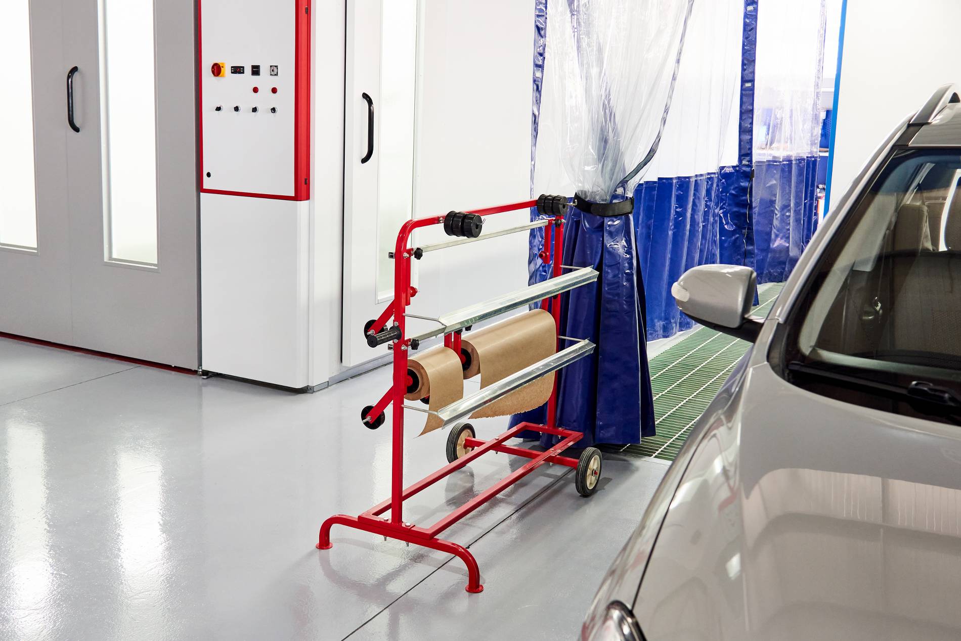 car-painting-booth-repair-auto-service-shop-ready-be-painted_1900x1268